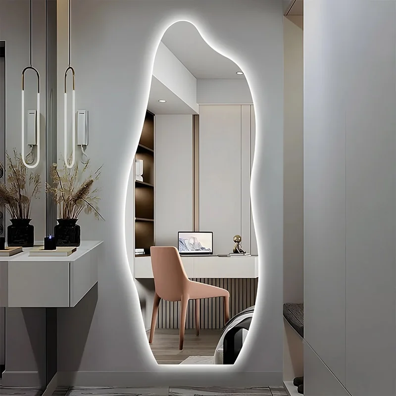 ديكور مدخل بأعمال خشبية ومرآة